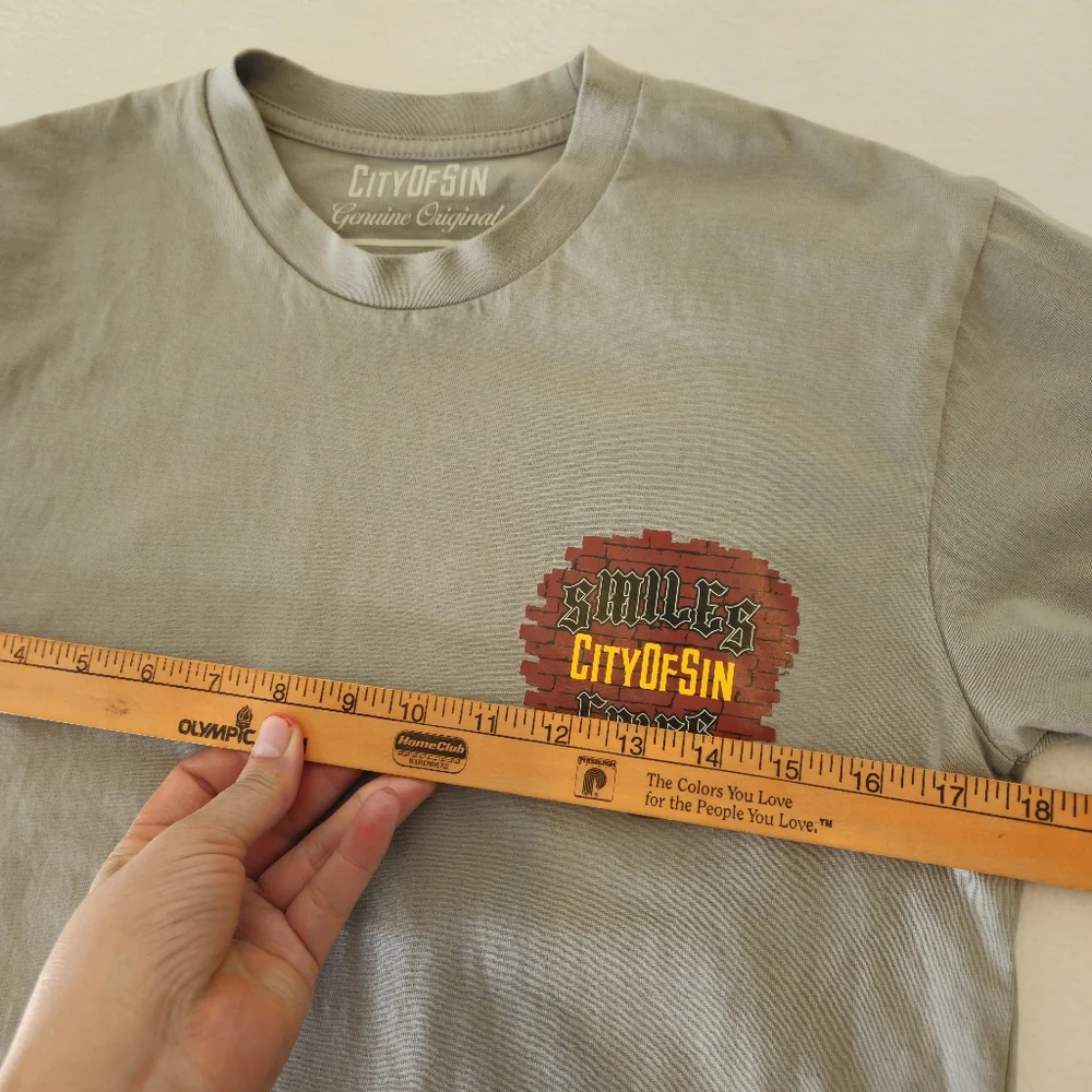 City Of Sin Gray Graphic Tee with Cartoon Design Size S